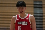 媒体人:杨瀚森最近两场有点像克林根的打法 在场上意义十足