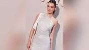 “让布克恋恋不忘的女人,詹娜是如何俘获一套NBA全明星阵容...