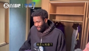 记者:要打火箭😂艾顿:你咋知道?干嘛给我剧透?你毁了惊喜!