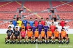 U17国少拍摄全家福 五彩斑斓的球衣是中国足球青训蓬勃发展的写照
