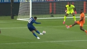 这次没进!姆巴佩空位机会,瞄远角打近角被门将扑出!