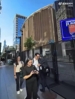 跟演唱会一样!纽约安保升级!整个麦迪逊周边都被围挡围起来了