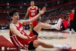 杨毅:中国队没有内线杀伤 贺希宁的高难度投篮很难一直延续