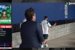 无缘卫冕!梅西赛后低头离开球场,摆了摆手似乎婉拒了记者采访